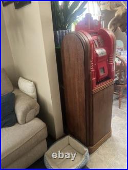 Mills Extraordinary Slot Machine In Stand Up Cabinet