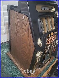 Mills Golden Nugget Quarter (25 cent) Antique Slot Machine