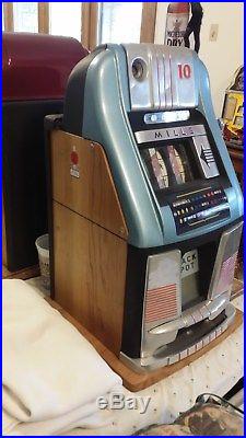 Mills High Top Club 10-Cent Slot Machine without Jackpot