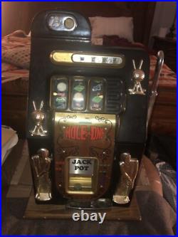 Mills Hole-In-One Three Reel Quarter 25 Cents Golfing Slot Machine, 1940s-1980s Mills Hole-In-One Three Reel Quarter 25 Cents Golfing Slot Machine, 1940s-1980s