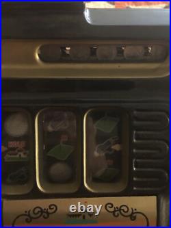 Mills Hole-In-One Three Reel Quarter 25 Cents Golfing Slot Machine, 1940s-1980s Mills Hole-In-One Three Reel Quarter 25 Cents Golfing Slot Machine, 1940s-1980s