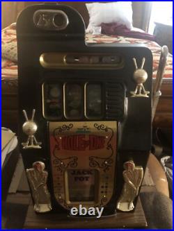 Mills Hole-In-One Three Reel Quarter 25 Cents Golfing Slot Machine, 1940s-1980s Mills Hole-In-One Three Reel Quarter 25 Cents Golfing Slot Machine, 1940s-1980s