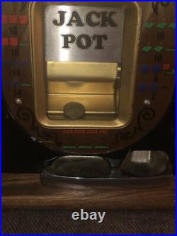 Mills Hole-In-One Three Reel Quarter 25 Cents Golfing Slot Machine, 1940s-1980s Mills Hole-In-One Three Reel Quarter 25 Cents Golfing Slot Machine, 1940s-1980s