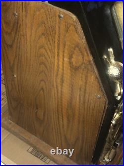 Mills Hole-In-One Three Reel Quarter 25 Cents Golfing Slot Machine, 1940s-1980s Mills Hole-In-One Three Reel Quarter 25 Cents Golfing Slot Machine, 1940s-1980s