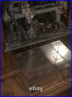 Mills Hole-In-One Three Reel Quarter 25 Cents Golfing Slot Machine, 1940s-1980s Mills Hole-In-One Three Reel Quarter 25 Cents Golfing Slot Machine, 1940s-1980s