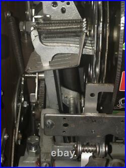 Mills Hole-In-One Three Reel Quarter 25 Cents Golfing Slot Machine, 1940s-1980s Mills Hole-In-One Three Reel Quarter 25 Cents Golfing Slot Machine, 1940s-1980s