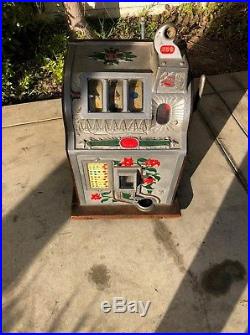 Mills Pointsetta 25 Cent Slot Machine Original
