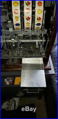 Mills War Eagle Slot Machine, 1969 Reproduction 25 cent machine