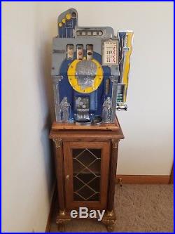 MillsNovelty Co Roman Head 5-Cent Slot Machine, Side Vendor, Gold Award, stand