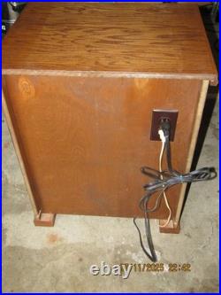 Oak Slot Machine Stand for Slot Machine Good Condition