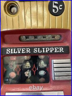 Rare Vintage Mill's Lucky Dice 5 cent Slot Machine withkey From Silver Slipper