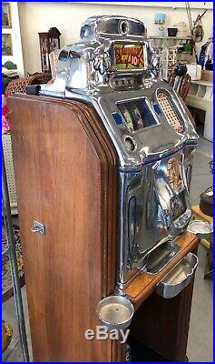 STUNNING SLOT MACHINEO. D. JENNINGSSTANDARD CHIEF1940'S10 CENTWithOAK CONSOLE