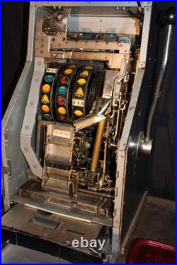 Sega Continental Alfred E Newman It's Mad Money 10 cent slot machine