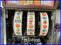Vintage 1970s Deluxe Quarter Slot Machine PICKUP ONLY