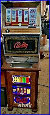 Vintage Bally PIC1000 Slot Machine