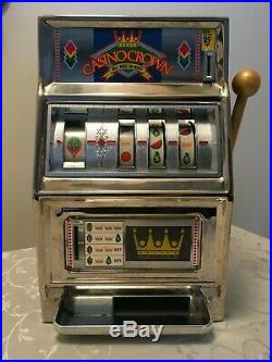 Vintage Casino Crown Slot Machine 25 Cent Coin Operated / Waco Japan