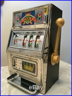 Vintage Casino Crown Slot Machine 25 Cent Coin Operated / Waco Japan