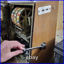 Vintage Harrah's Quarter Slot Machine, Jennings Co. J400, For Parts or Repair