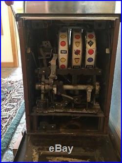 Vintage Manual Nickel Slot Machine, Kings Castle 1960s 70s