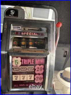 Vintage Mill's Slot Machine