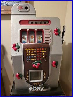 Vintage Mills 10 cent Slot Machine Black Cherry Very Nice See Pics. Antique