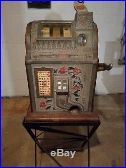 Vintage Mills Antique Wooden Sided. 25 Cent Slot Machine