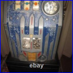 Vintage Pace Comet $. 25 Slot Machine with Vintage Mills Metal Stand