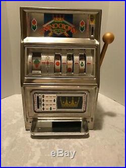 Vintage Waco Casino Crown Toy Slot Machine 25 Cent Coin Operated (Japan). Works