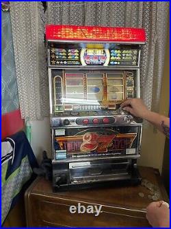 Vintage Yamasa Table Top Slot Machine Works and Has Key